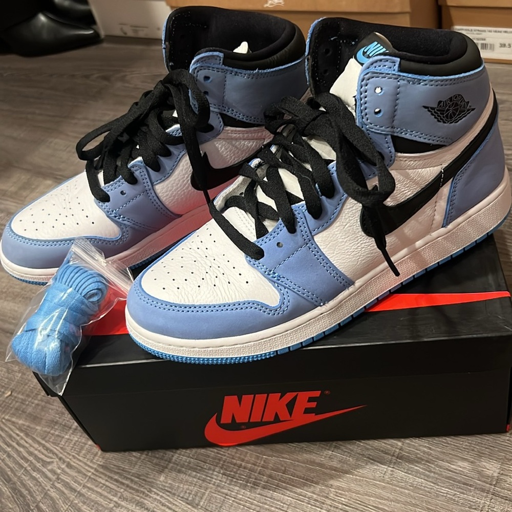 Nike Air Jordan Retro 1 High OG University Blue